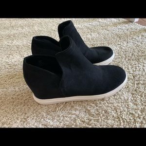 Eva and Zoe ladies black sneaker wedge booties size 8.5 worn 1x